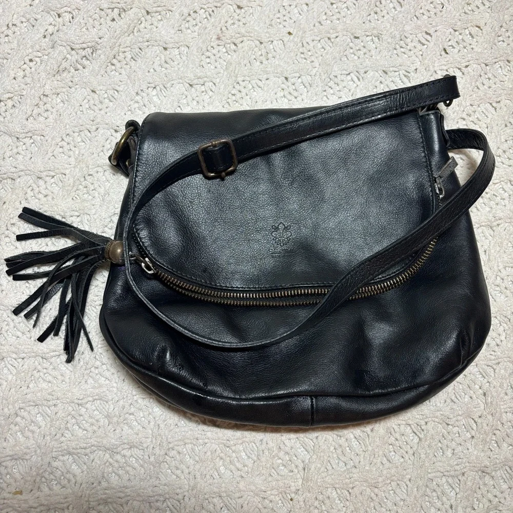 Vero Pelle Italian Made Leather Handbag Black Solid Tassel Flap Crossbody Purse - Picture 1 of 12
